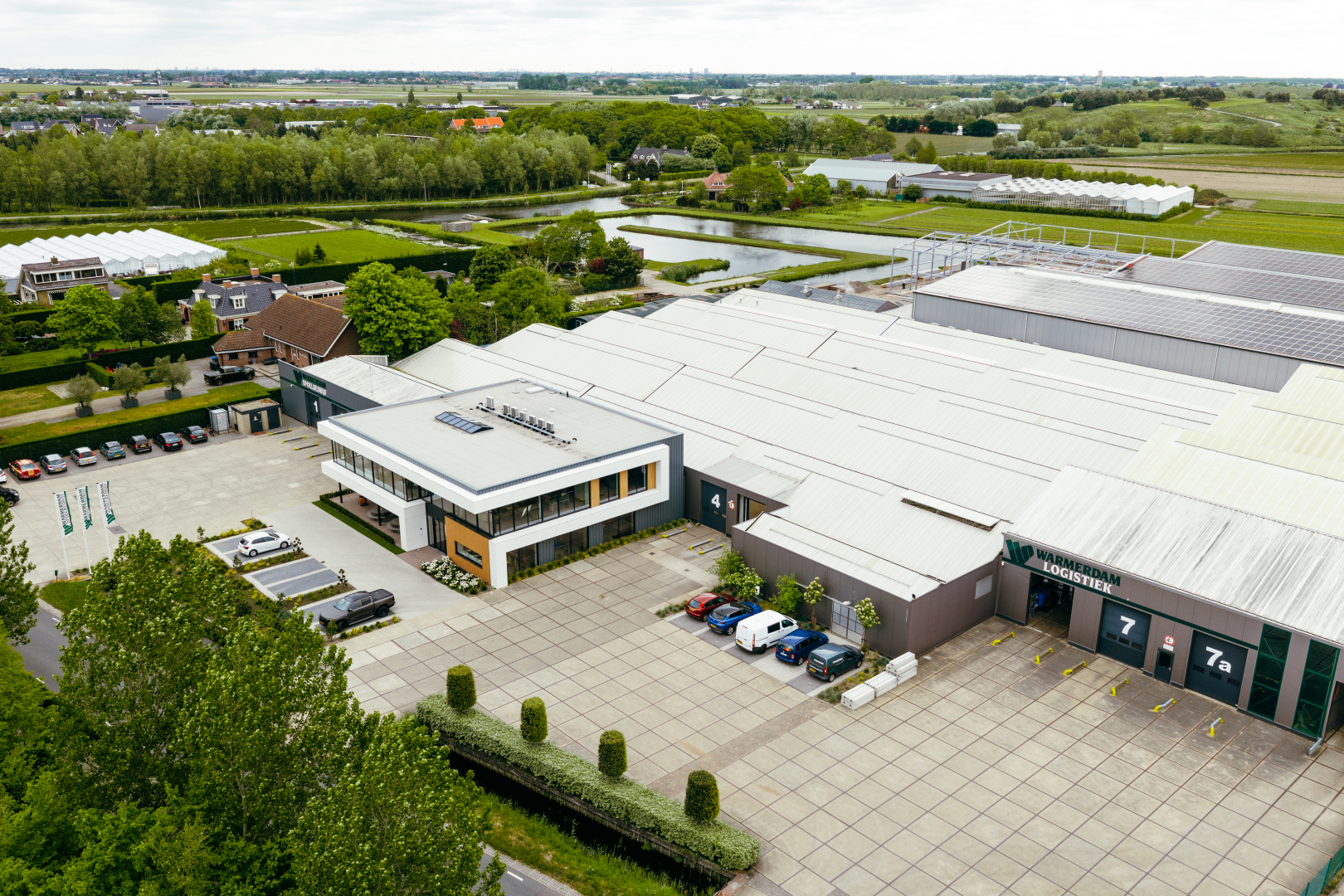 Luchtfoto van de vestiging vanuit het zuiden